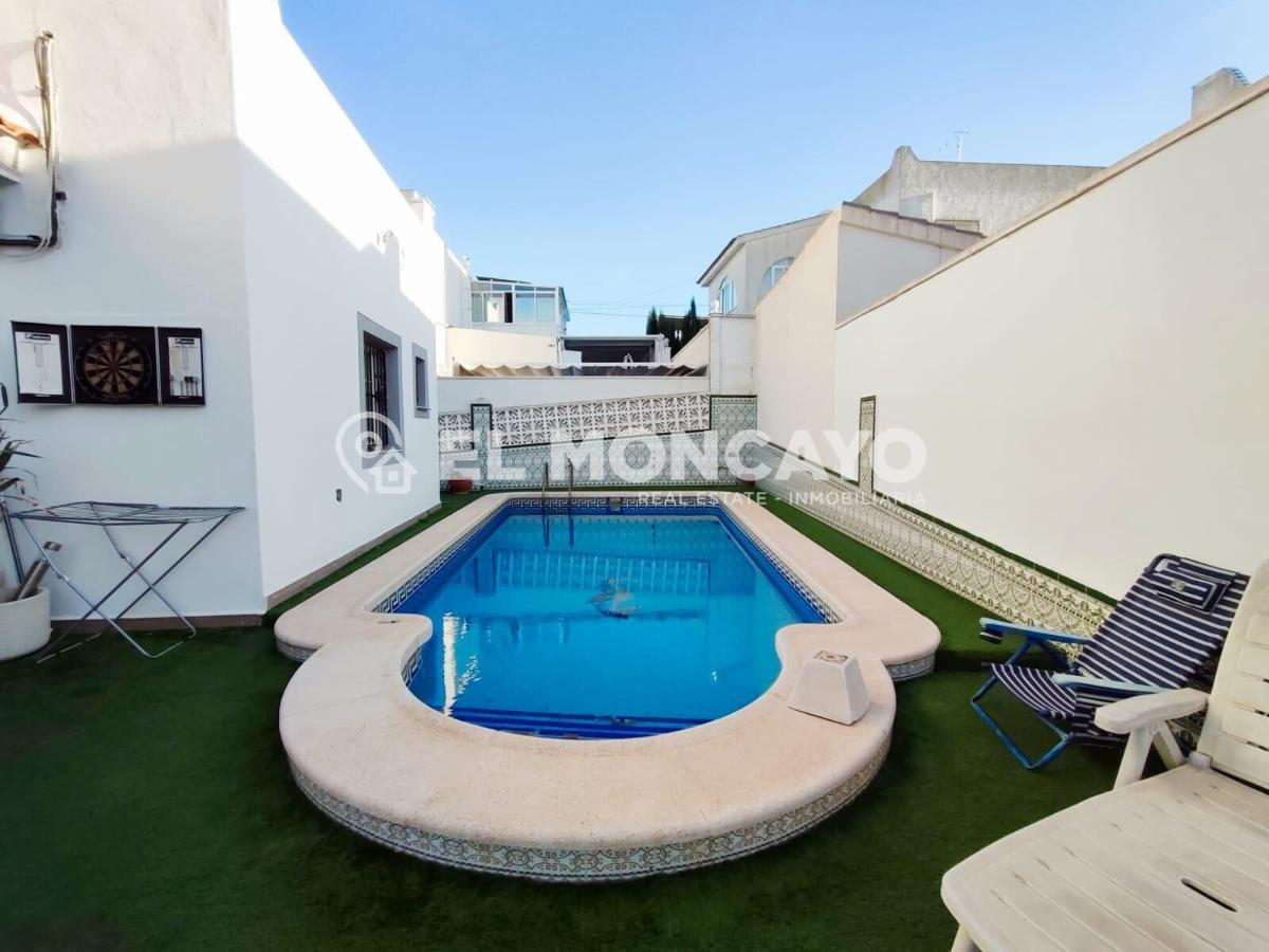 Villa à San Miguel de Salinas, Alicante, Espagne 6 chambres, 289 m2 No. 149154
