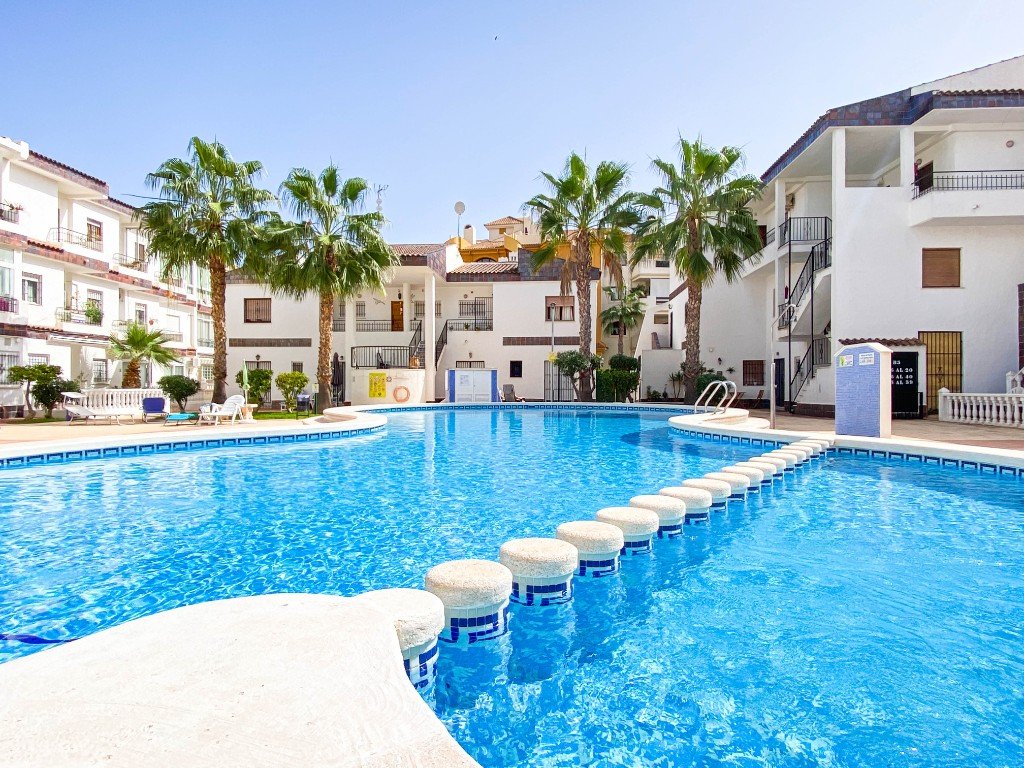 Apartment à Punta Prima, Alicante, Espagne 2 chambres, 67 m2 No. 144864