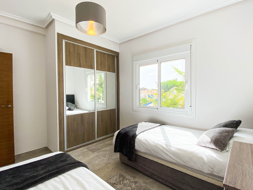 Apartment à Punta Prima, Alicante, Espagne 2 chambres, 67 m2 No. 144864
