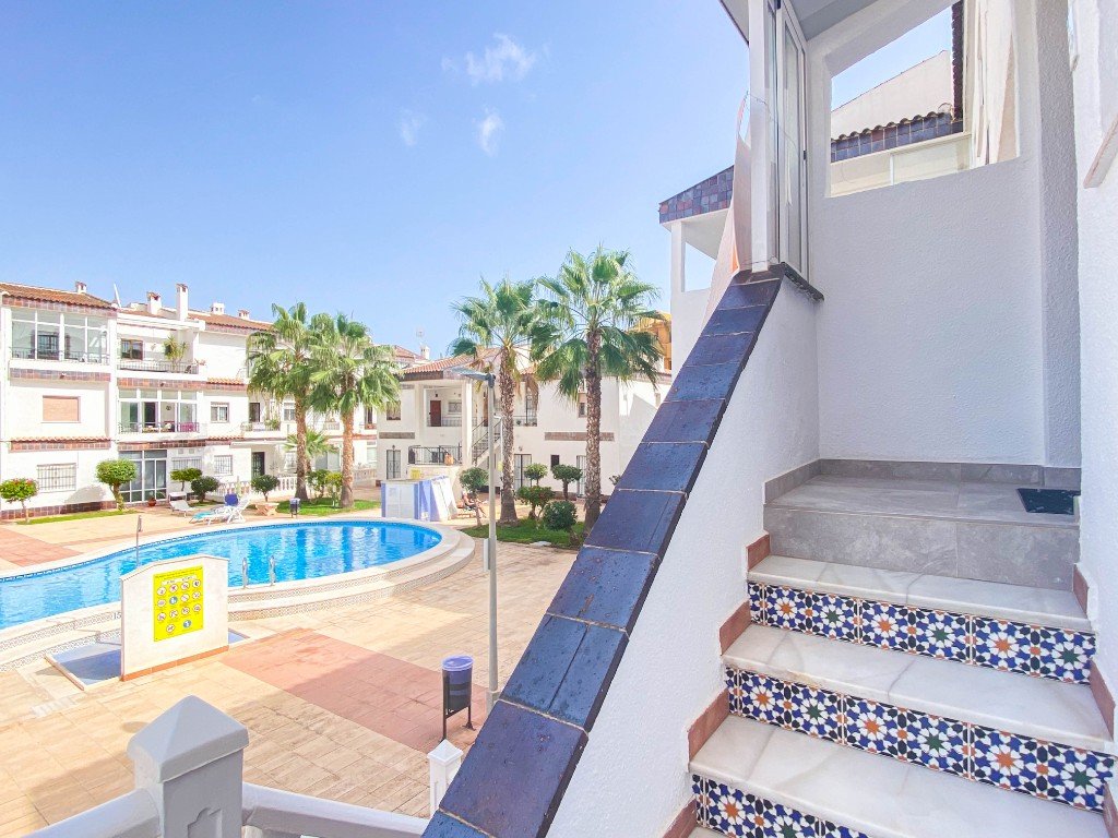 Apartment à Punta Prima, Alicante, Espagne 2 chambres, 67 m2 No. 144864