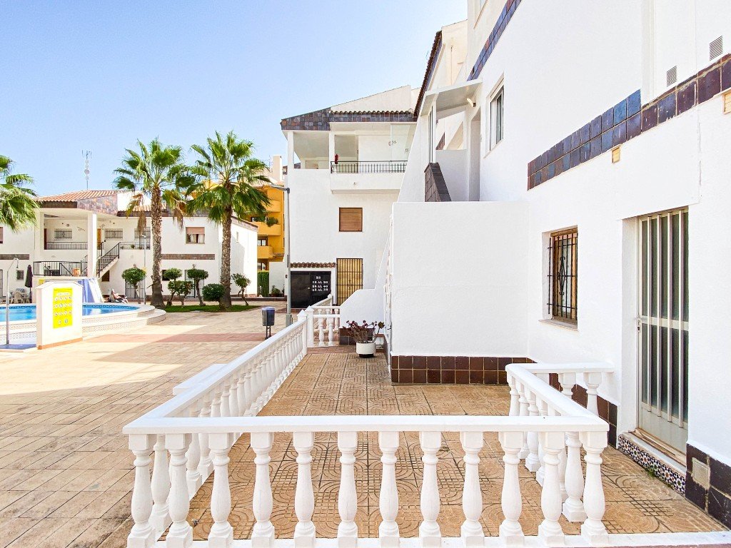 Apartment à Punta Prima, Alicante, Espagne 2 chambres, 67 m2 No. 144864