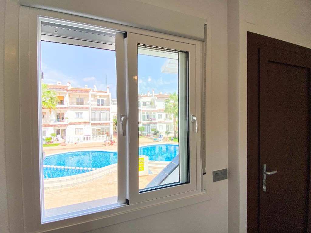 Apartment à Punta Prima, Alicante, Espagne 2 chambres, 67 m2 No. 144864