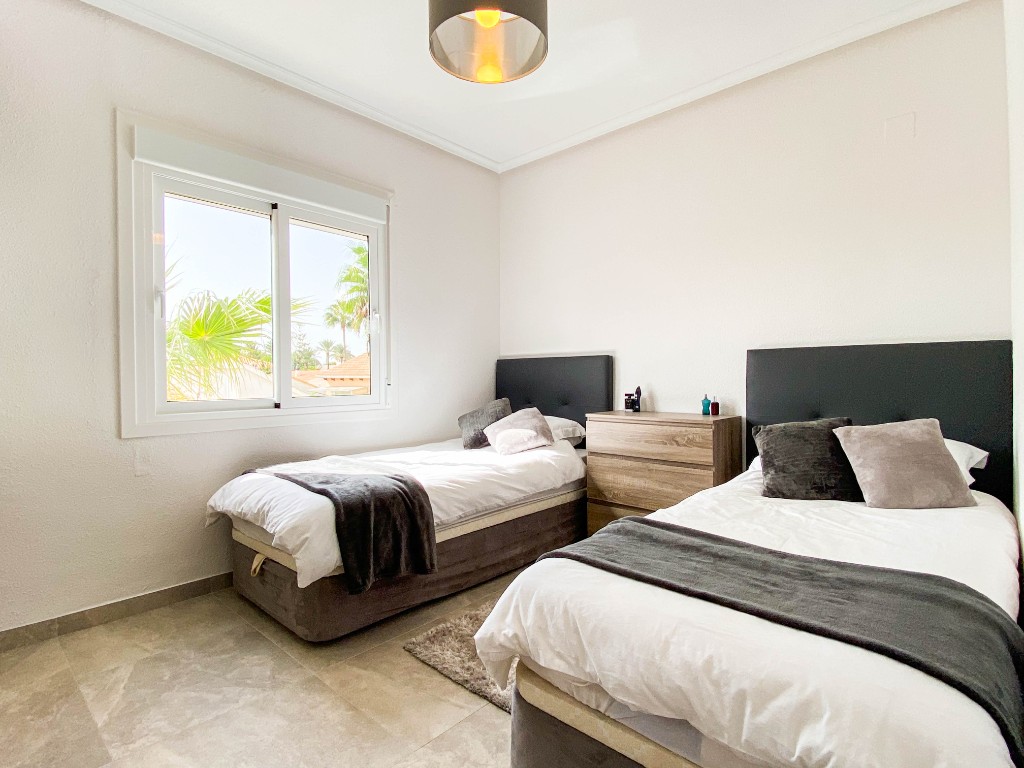 Apartment à Punta Prima, Alicante, Espagne 2 chambres, 67 m2 No. 144864