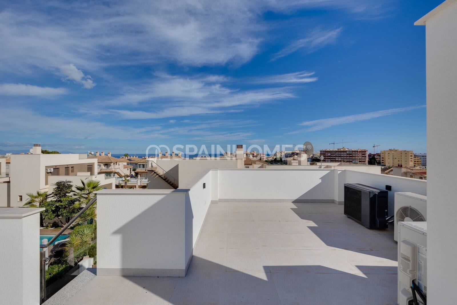 Villa a Torrevieja, Alicante, Spagna 4 camere da letto, 202 mq. N° 166861