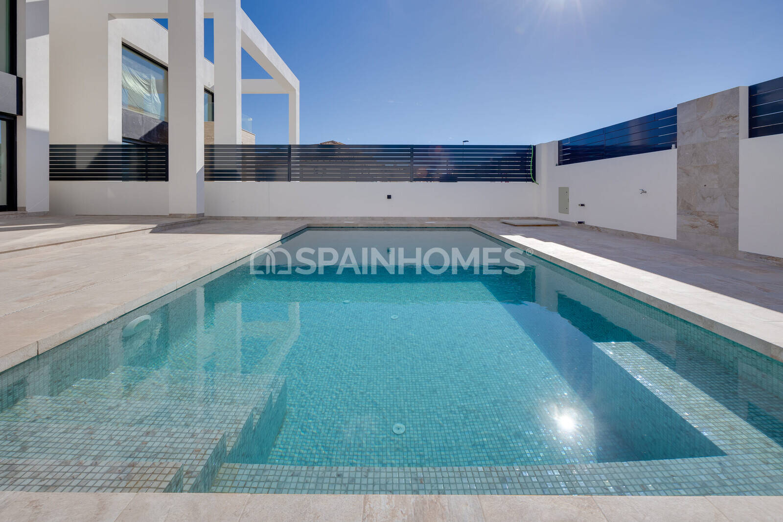 Villa a Torrevieja, Alicante, Spagna 4 camere da letto, 202 mq. N° 166861