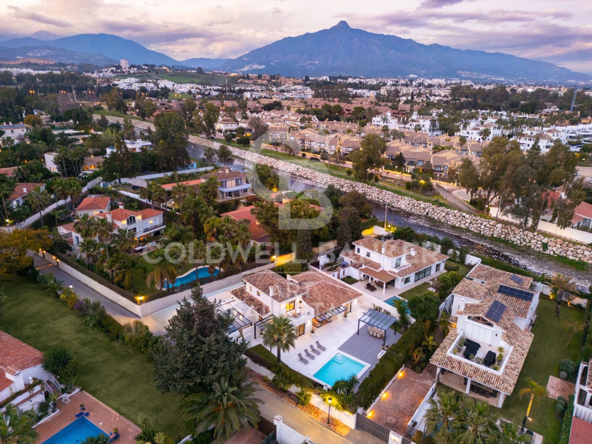 Villa Marbella, Malaga, Spānijā 4 istabas, 271 m2 Nr. 178649