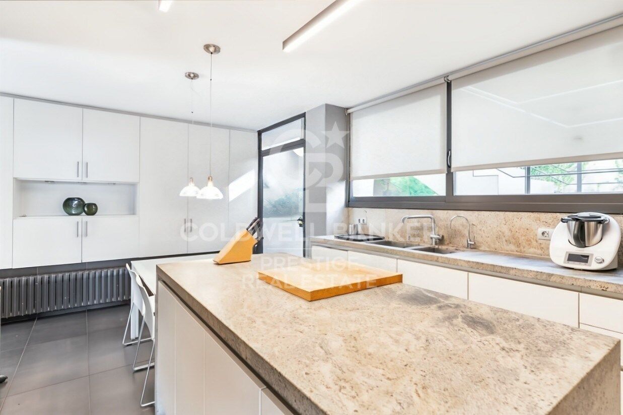 Māja Esplugues de Llobregat, Barcelona, Spānijā 4 istabas, 452 m2 Nr. 159655