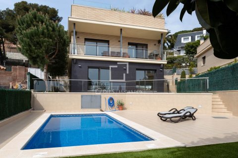 Villa in Premia De Dalt, Barcelona, Spain 5 bedrooms, 375 sq.m. No. 150276