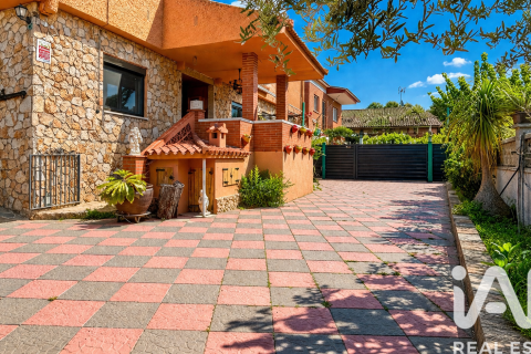 House in El Montmell, Tarragona, Spain 4 bedrooms, 196 sq.m. No. 195136