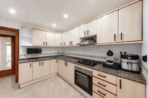 Dzīvoklis Castelldefels, Barcelona, Spānijā 4 istabas, 96 m2 Nr. 196036