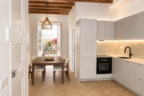 Apartment in Barcelona, Spain 2 bedrooms, 99 sq.m. No. 196030
