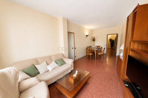 Huoneisto Barcelona, Espanja 4 makuuhuonetta, 102 m2 No. 196035