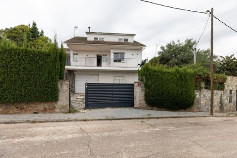 Talo Bigues i Riells, Barcelona, Espanja 4 makuuhuonetta, 242 m2 No. 196034