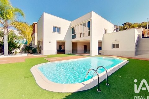 House à Roda de Berà, Tarragona, Espagne 4 chambres, 296 m2 No. 173390