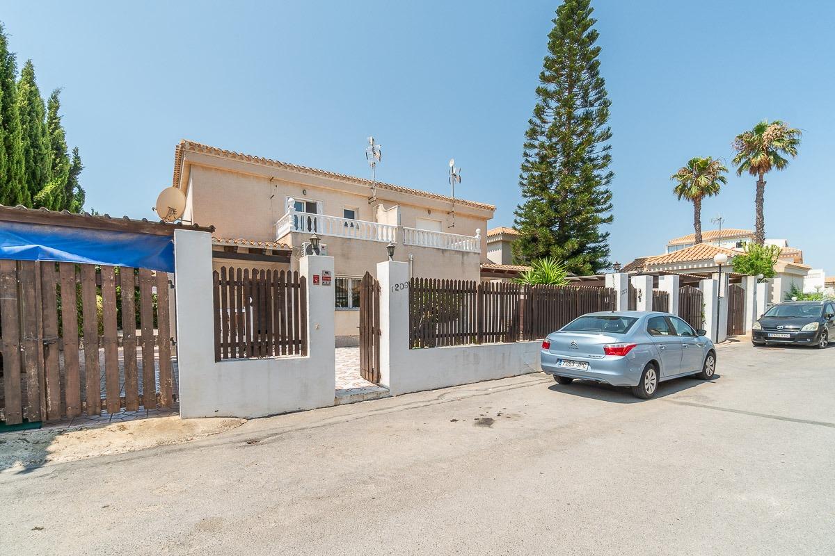Villa à Playa Flamenca II, Alicante, Espagne 3 chambres, 105 m2 No. 190174