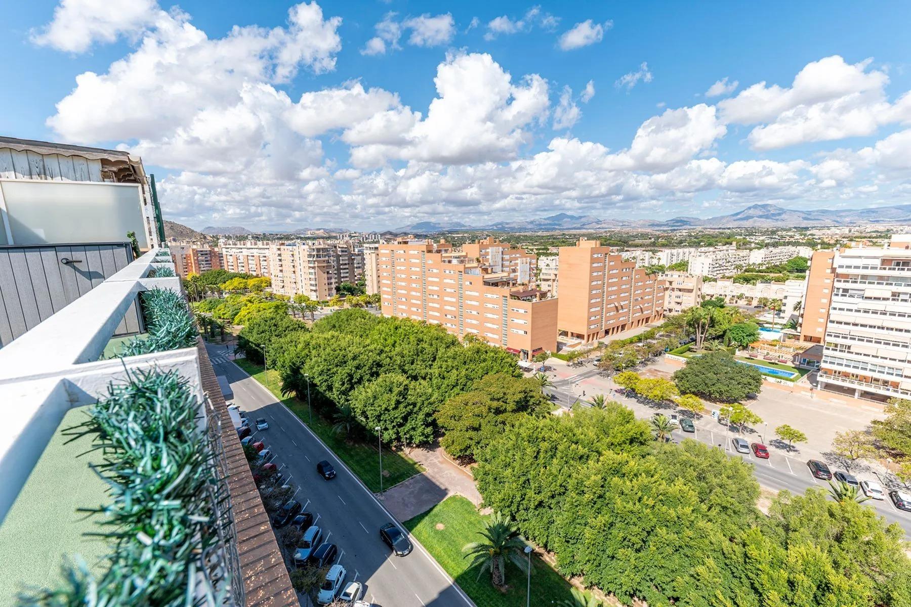 Penthouse in Alicante, Spain 5 bedrooms, 253 sq.m. No. 177537