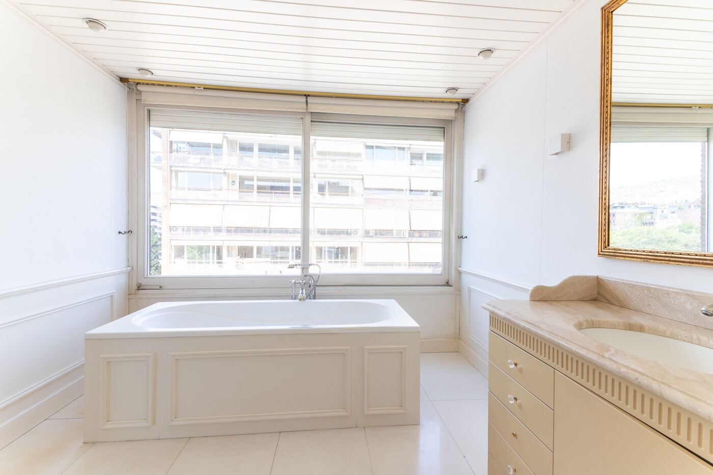 Apartment à Barcelona, Espagne 5 chambres, 475 m2 No. 141036
