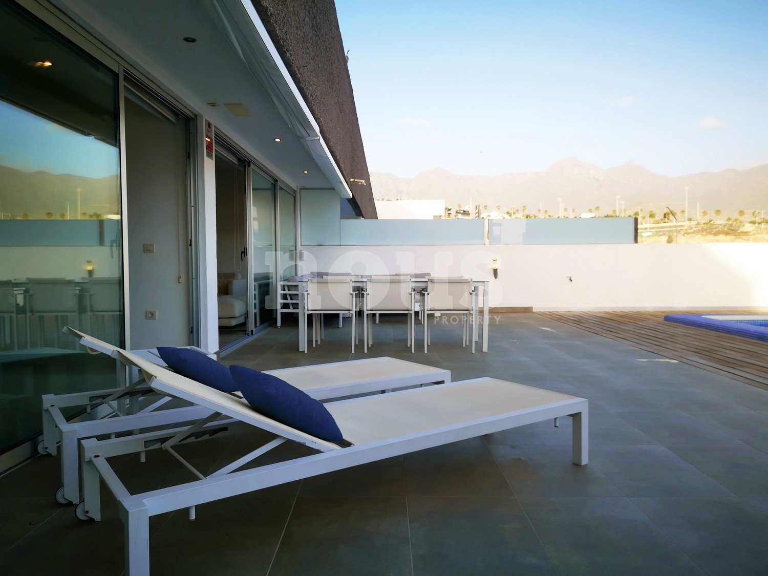 Apartamento en Adeje, Tenerife, España 2 dormitorios, 486 m2 No. 102944