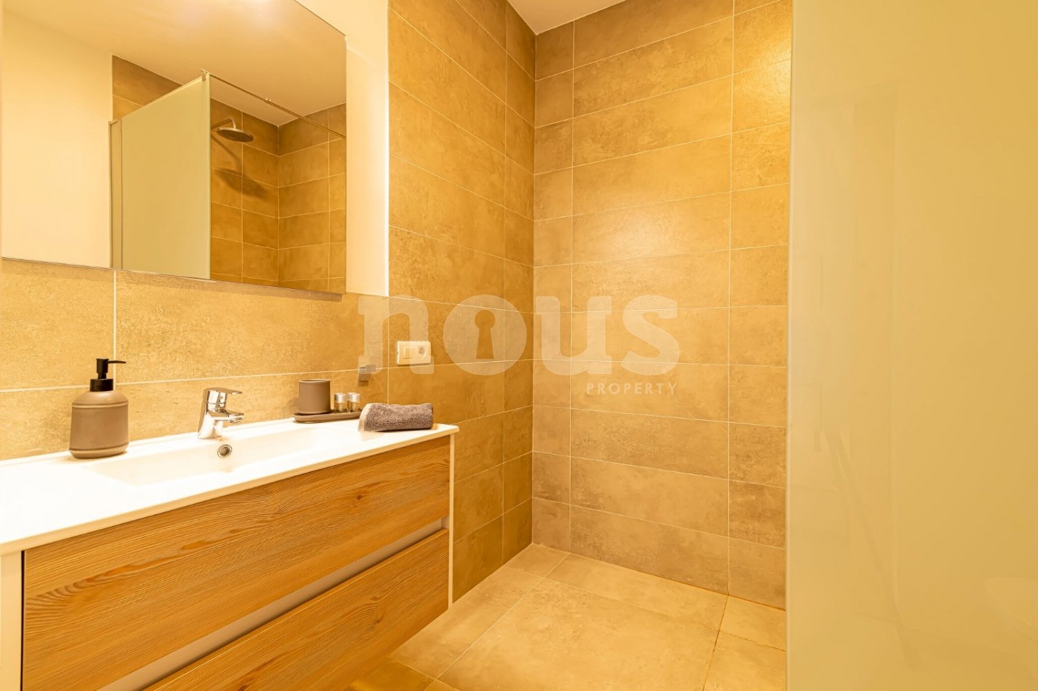 Villa i Torviscas, Tenerife, Spanien 6 sovrum, 600 kvm. Nr. 102949