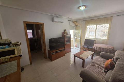 Apartment in Torrevieja, Alicante, Spain 3 bedrooms,  No. 182993