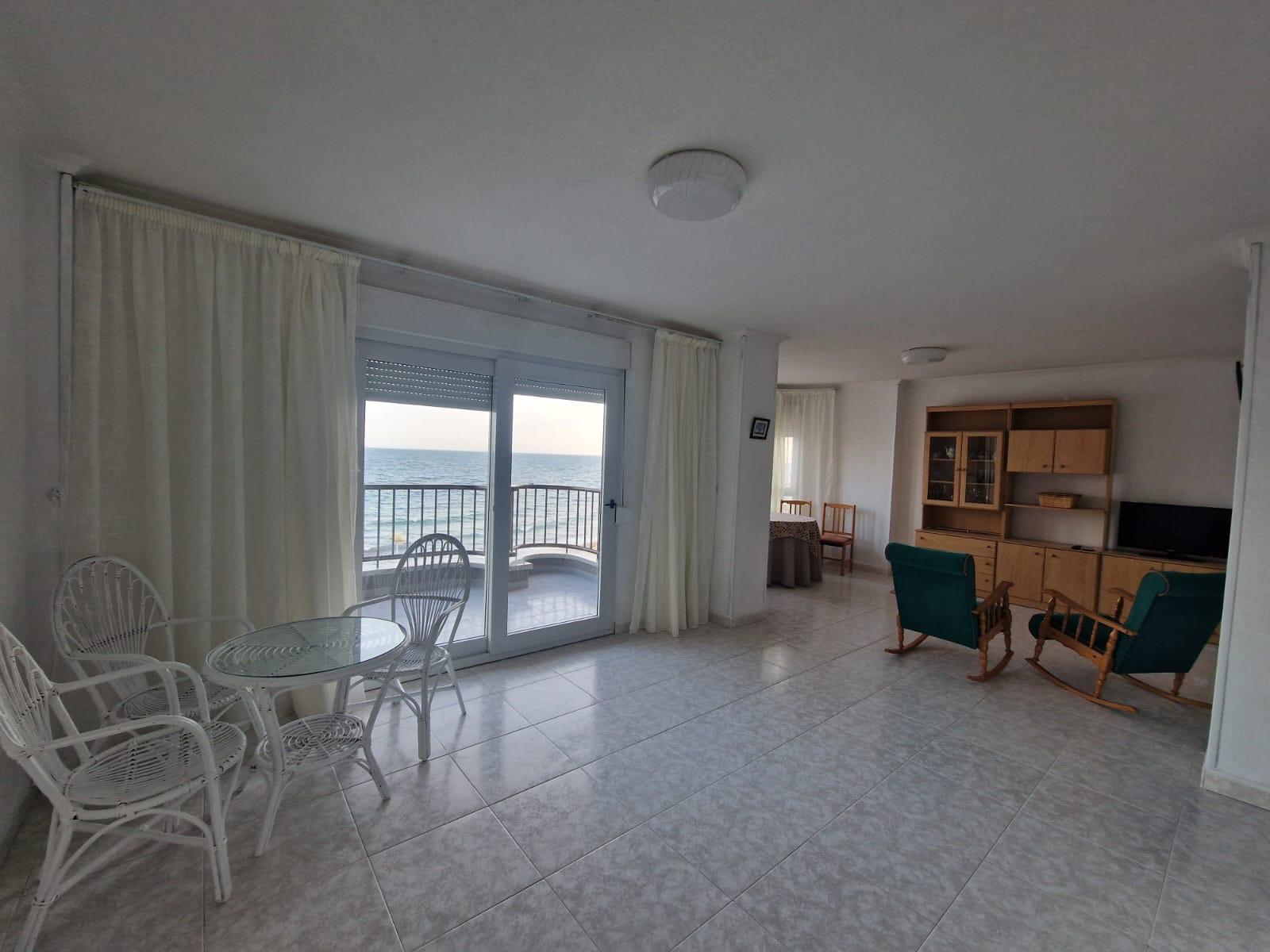 Apartamento en Torrevieja, Alicante, España 3 dormitorios, 120 m2 No. 189664