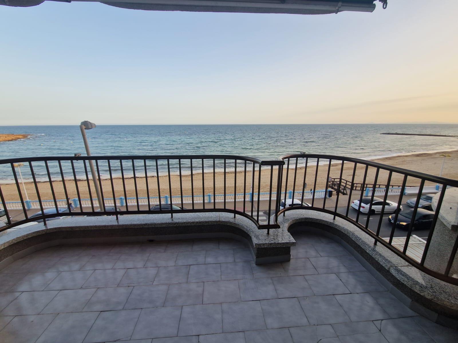 Apartamento en Torrevieja, Alicante, España 3 dormitorios, 120 m2 No. 189664