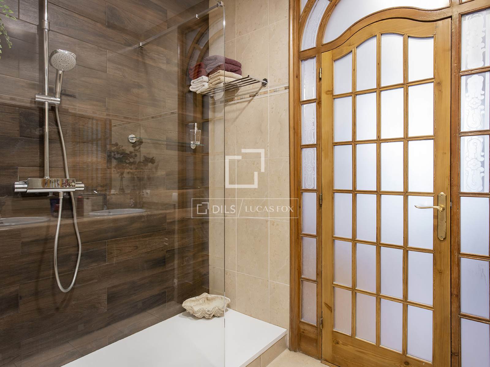 Apartment in Barcelona, Spain 3 bedrooms, 137 sq.m. No. 192741
