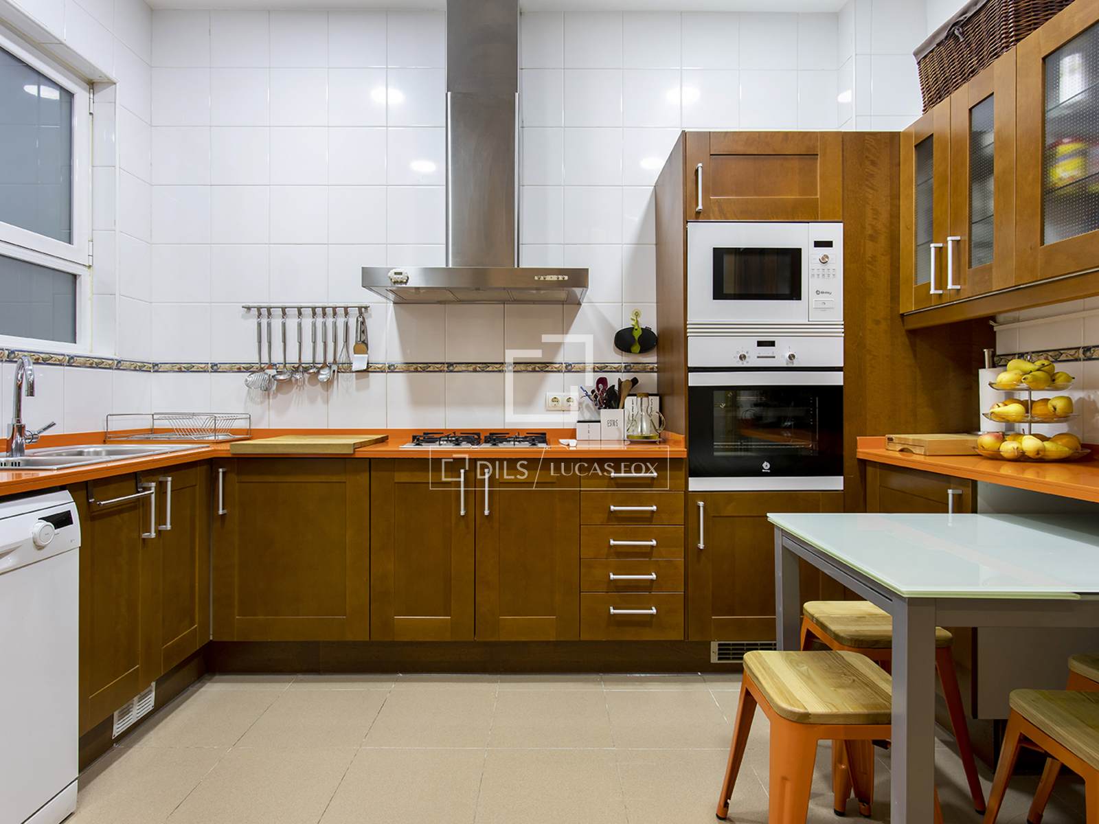 Apartment in Barcelona, Spain 3 bedrooms, 137 sq.m. No. 192741