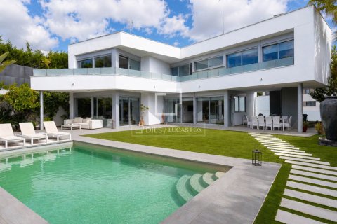Villa in Mataro, Barcelona, Spain 5 bedrooms, 444 sq.m. No. 192738