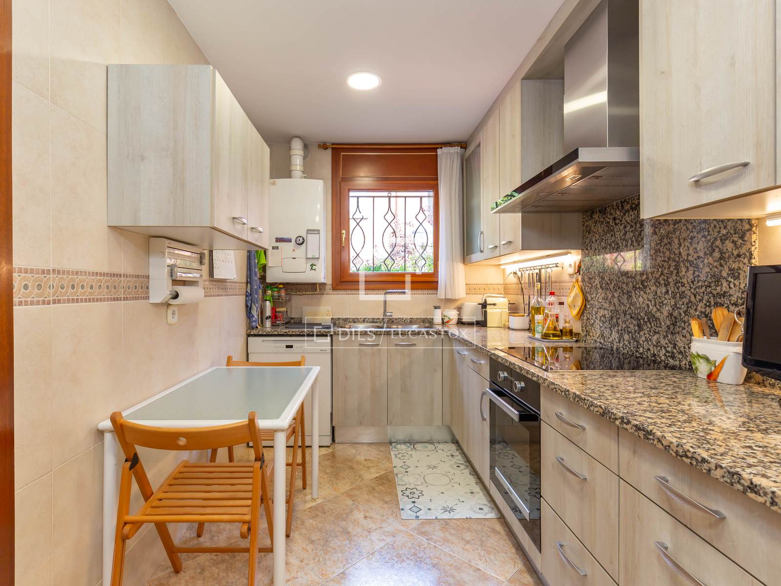 Villa à Sant Just Desvern, Barcelona, Espagne 4 chambres, 168 m2 No. 192736