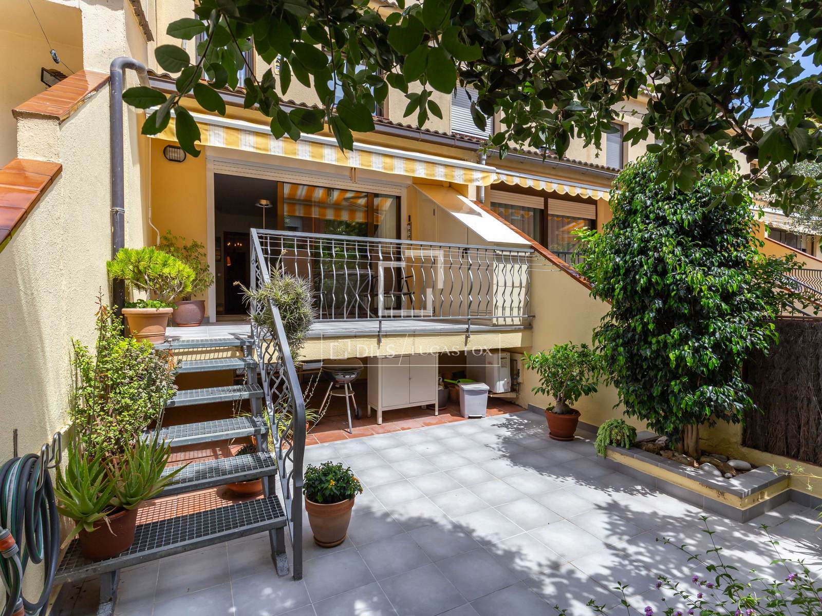 Villa à Sant Just Desvern, Barcelona, Espagne 4 chambres, 168 m2 No. 192736