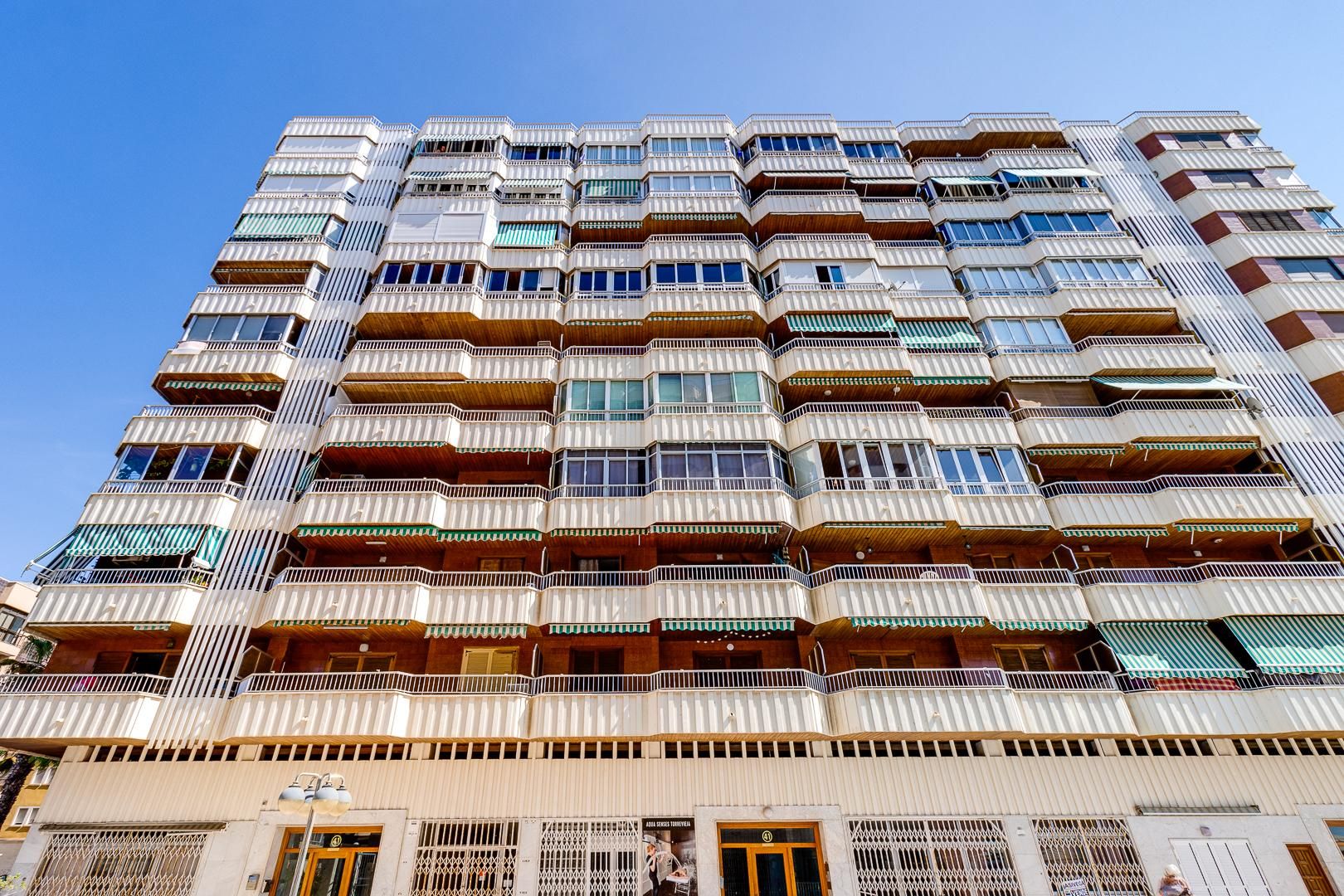 Apartment in Torrevieja, Alicante, Spain 100 sq.m. No. 192259