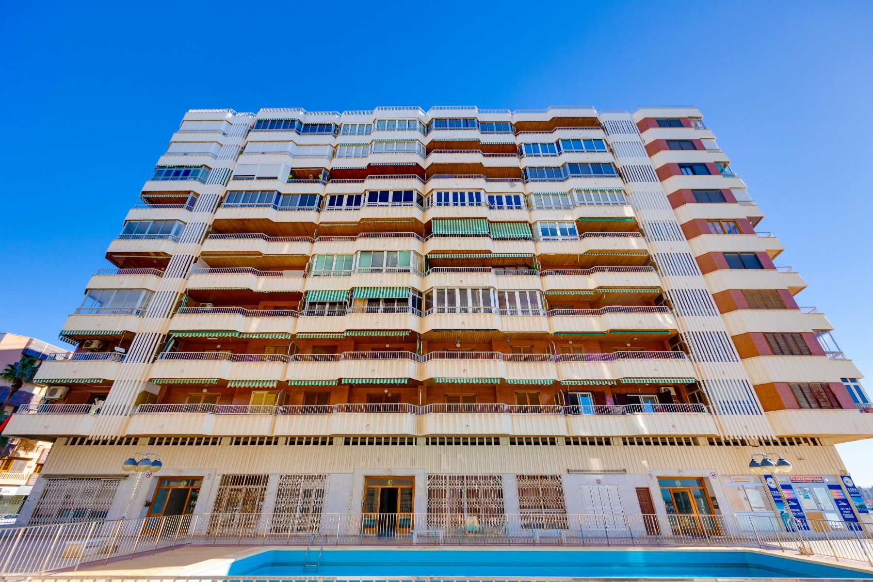 Apartment in Torrevieja, Alicante, Spain 100 sq.m. No. 192259