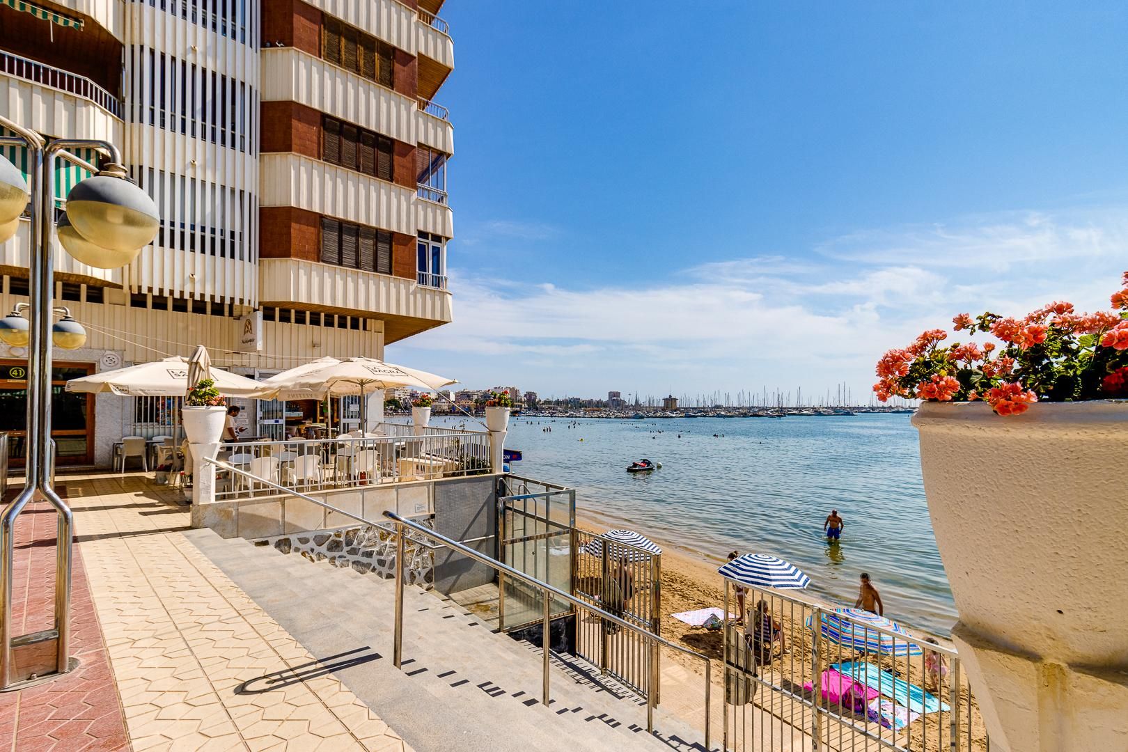 Apartment in Torrevieja, Alicante, Spain 100 sq.m. No. 192259
