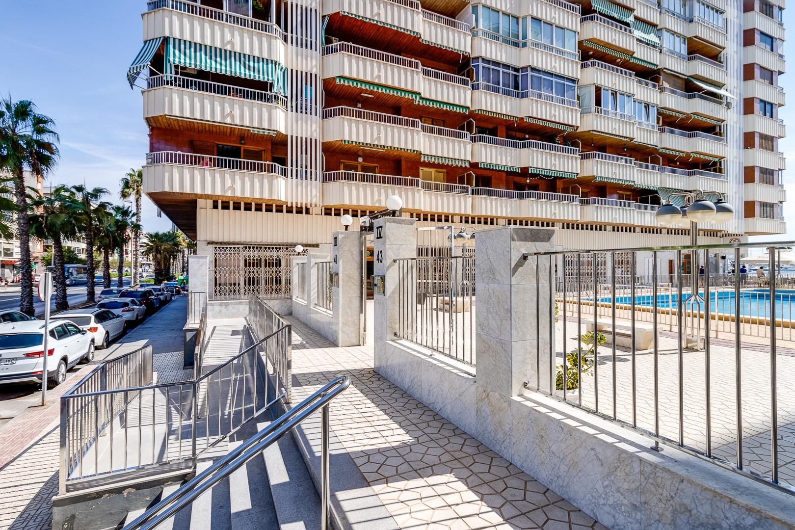 Apartment in Torrevieja, Alicante, Spain 100 sq.m. No. 192259