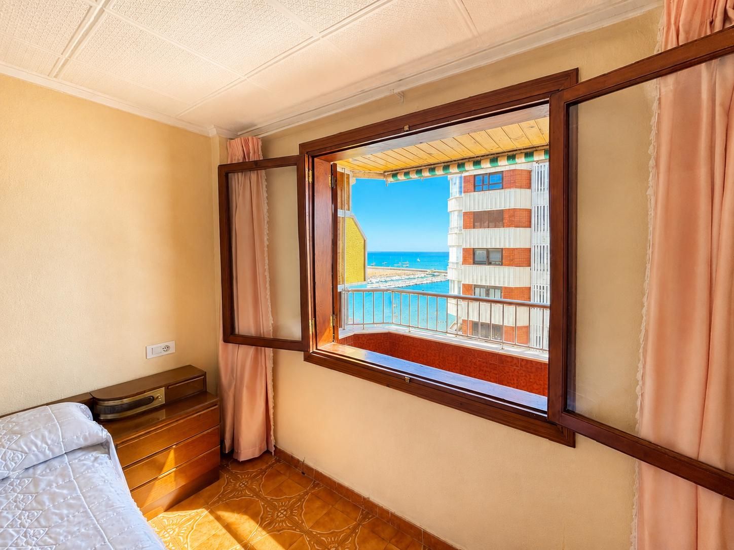 Apartment in Torrevieja, Alicante, Spain 100 sq.m. No. 192259