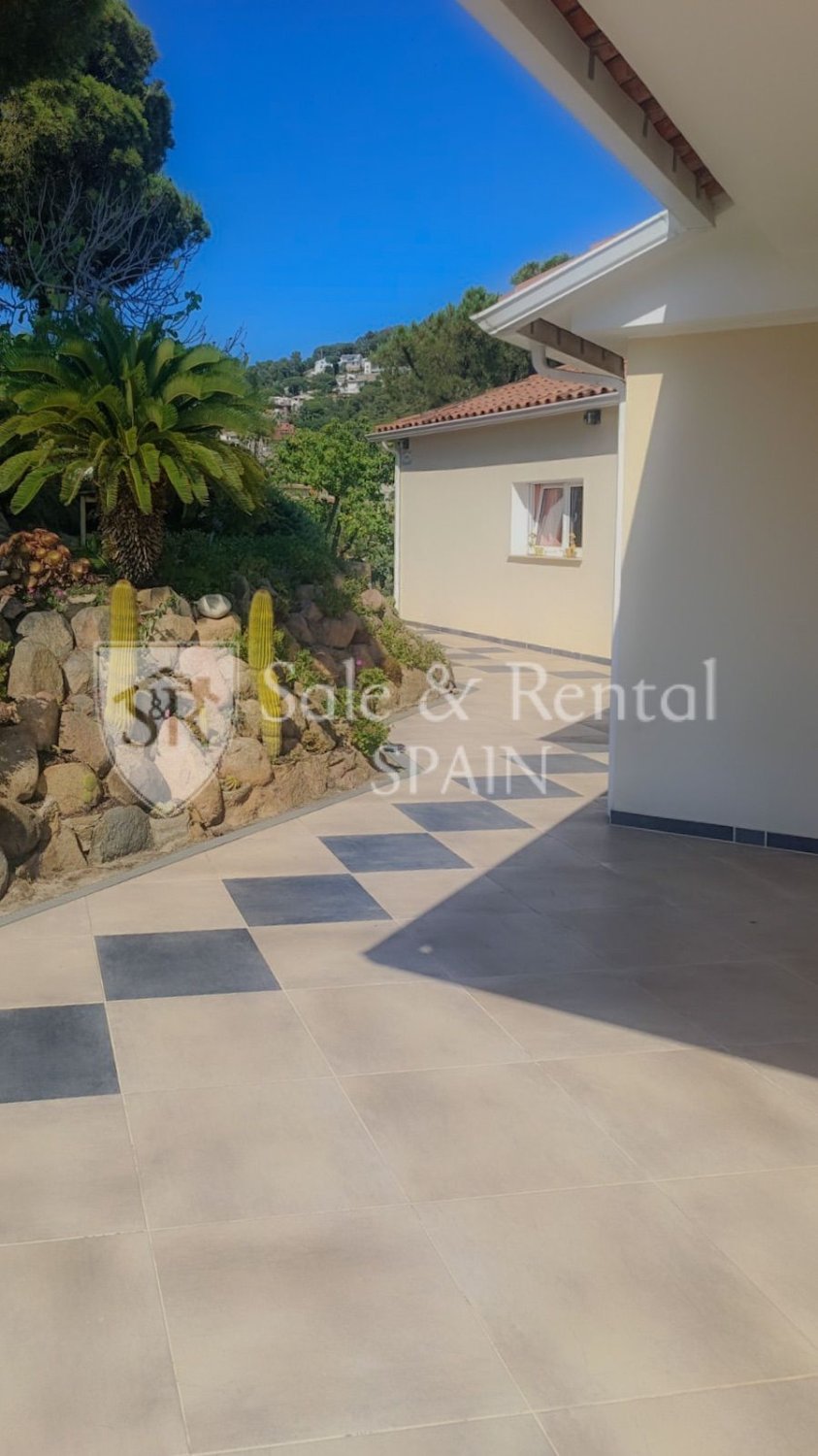 House in Lloret de Mar, Girona, Spain 4 bedrooms, 270 sq.m. No. 166388