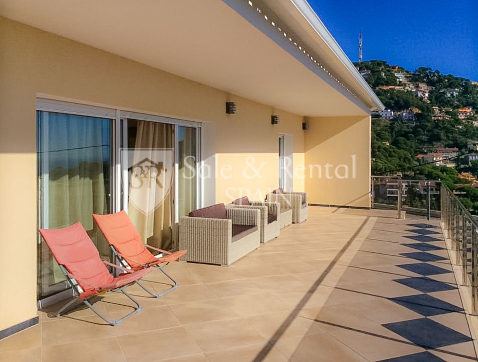 House in Lloret de Mar, Girona, Spain 4 bedrooms, 270 sq.m. No. 166388