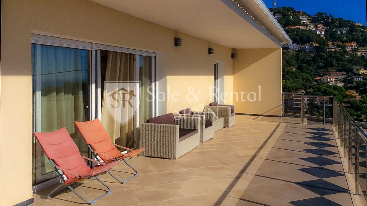 House in Lloret de Mar, Girona, Spain 4 bedrooms, 270 sq.m. No. 166388