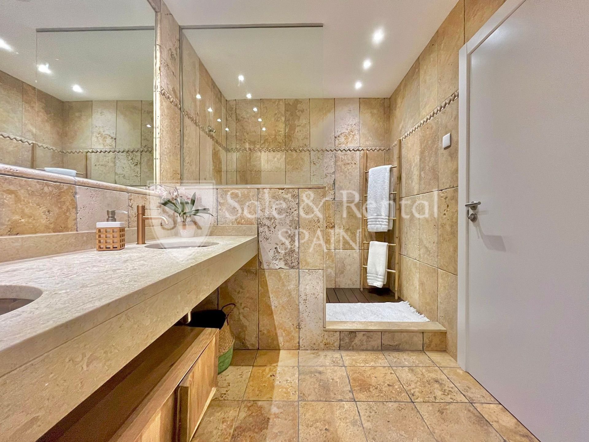 Дом в Бланес, Герона, Испания 5 спален, 347м2 №166385