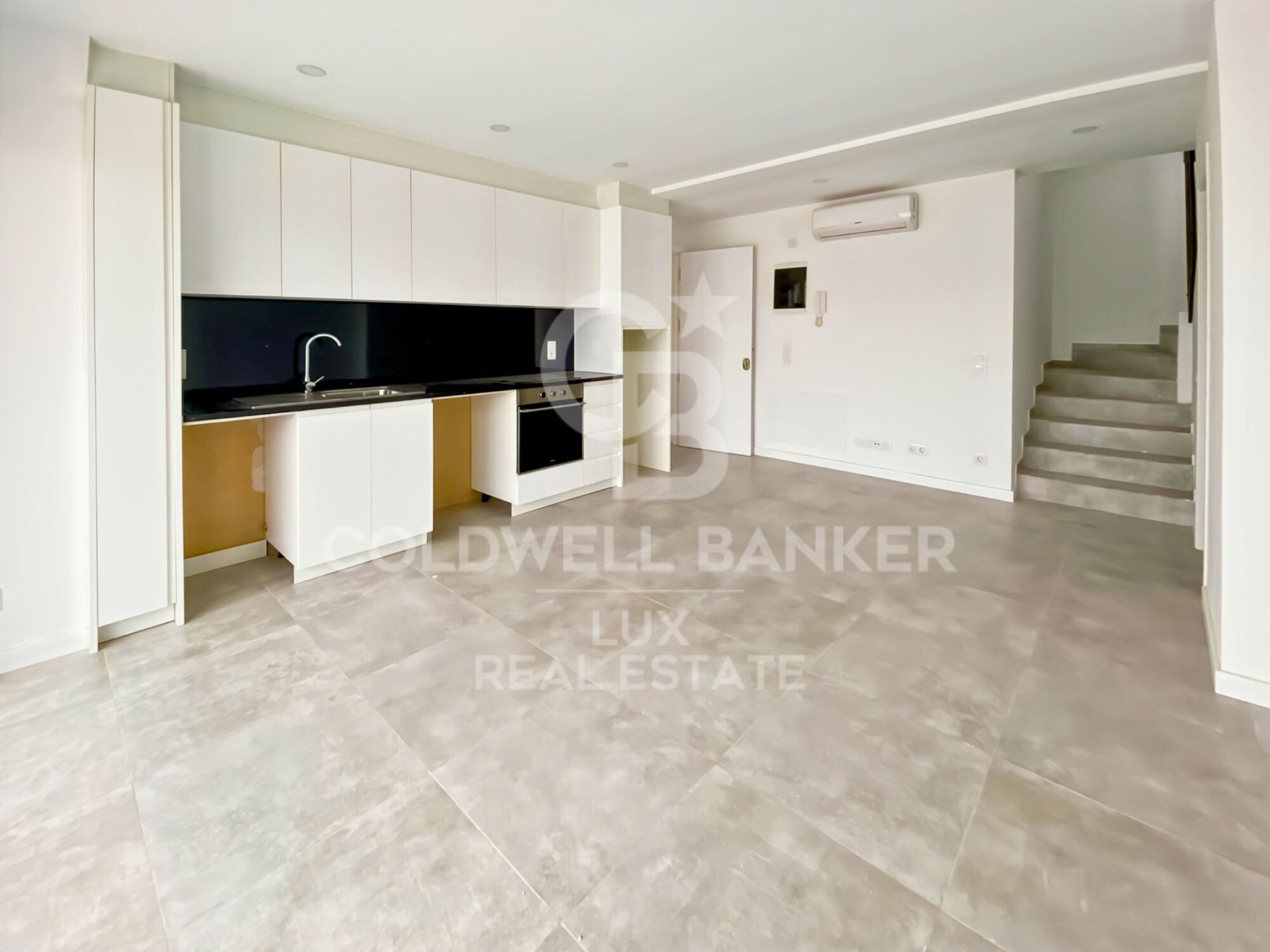 Tvåvåningslägenhet i Roses, Girona, Spanien 2 sovrum, 78 kvm. Nr. 160257