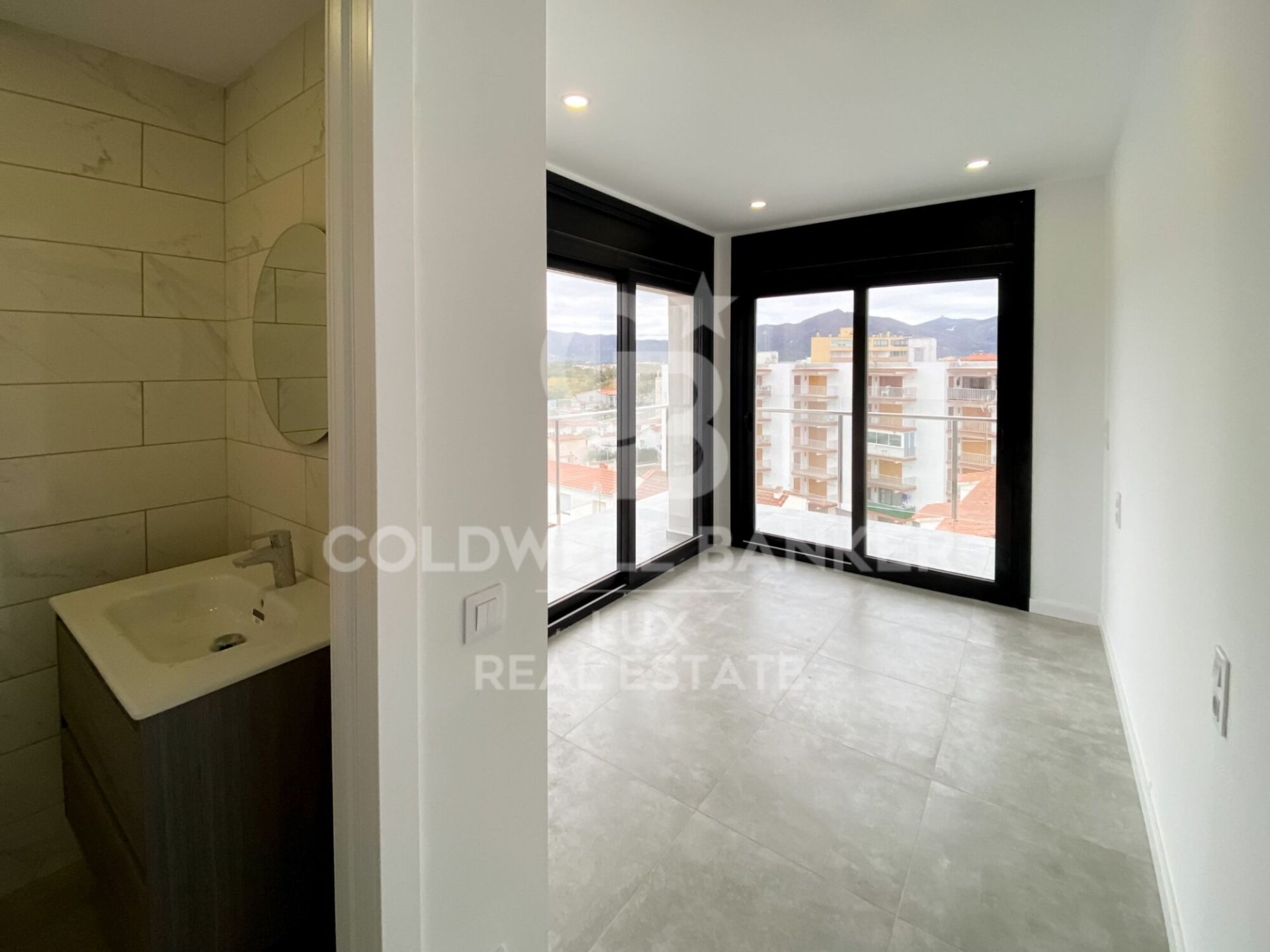 Tvåvåningslägenhet i Roses, Girona, Spanien 2 sovrum, 78 kvm. Nr. 160257