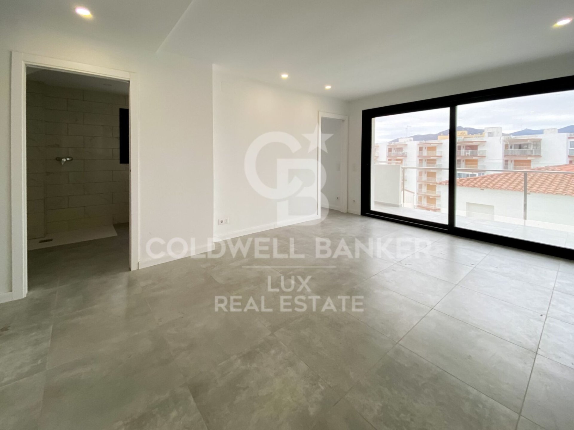 Tvåvåningslägenhet i Roses, Girona, Spanien 2 sovrum, 78 kvm. Nr. 160257
