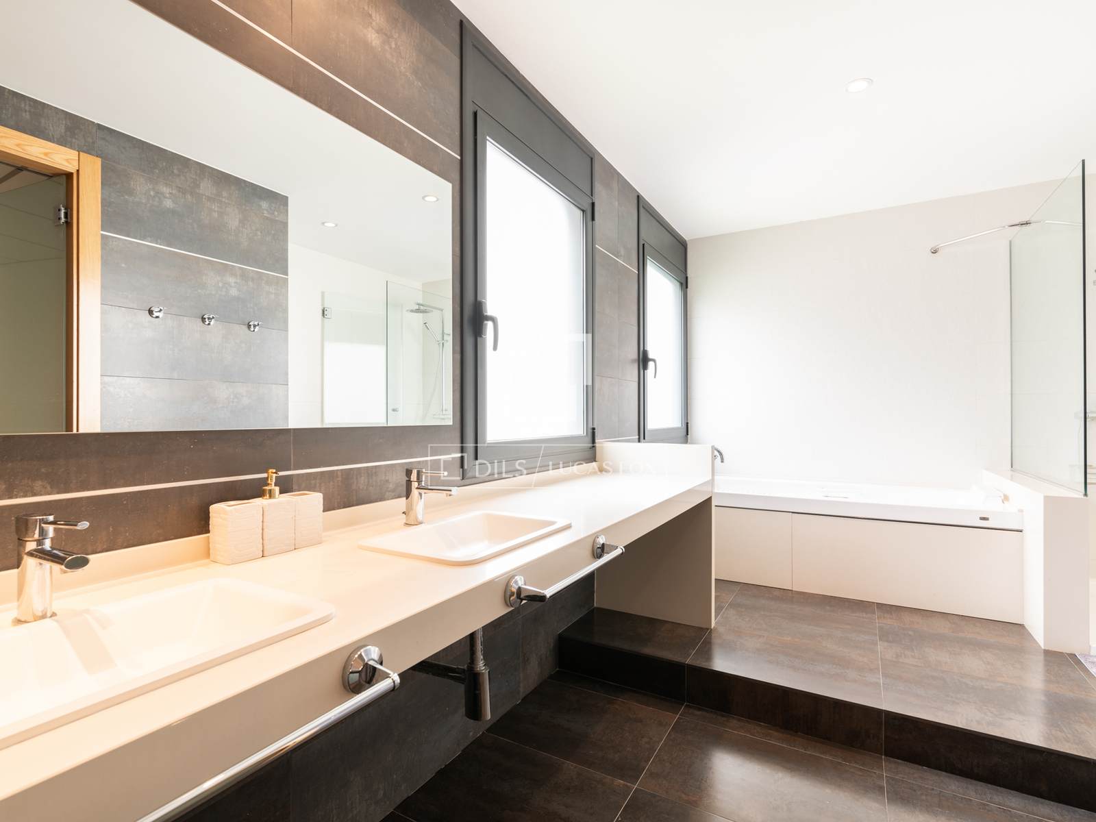 Villa in Bellaterra, Barcelona, Spain 6 bedrooms, 620 sq.m. No. 150861
