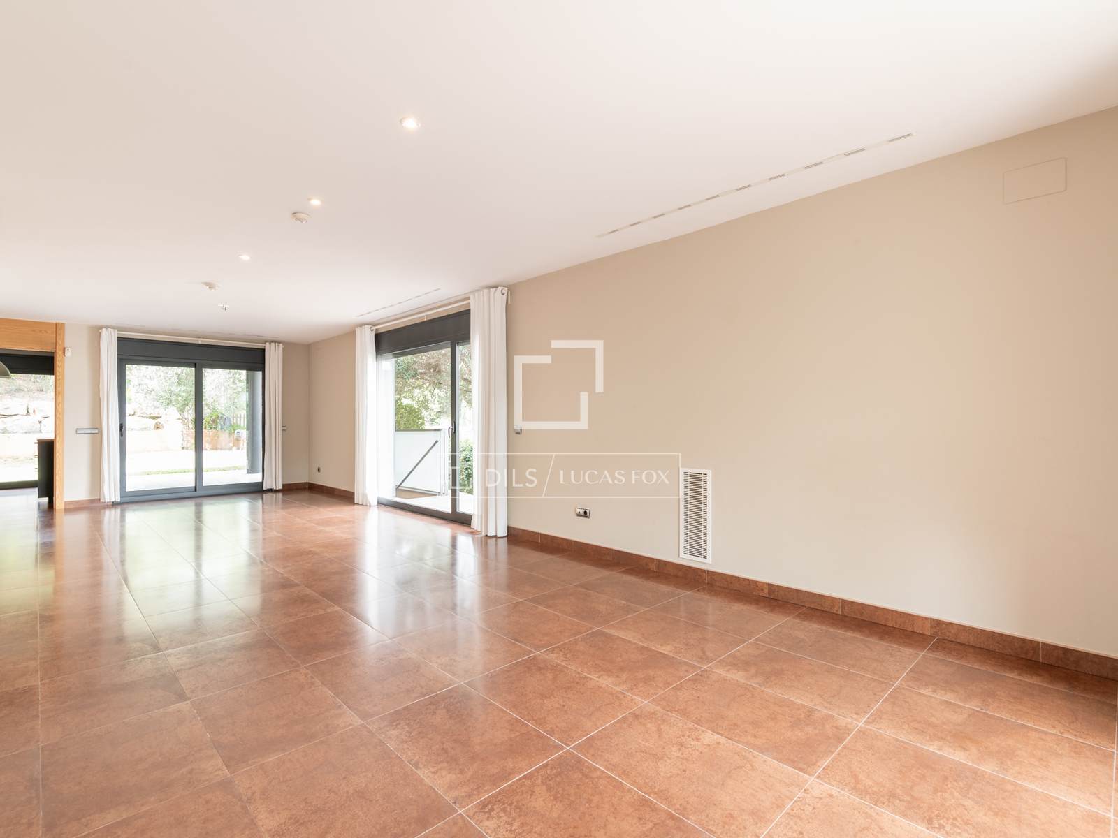 Villa in Bellaterra, Barcelona, Spain 6 bedrooms, 620 sq.m. No. 150861