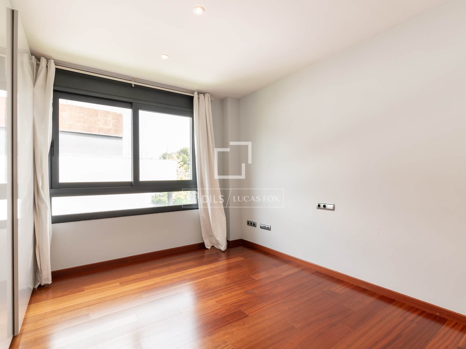 Villa in Bellaterra, Barcelona, Spain 6 bedrooms, 620 sq.m. No. 150861
