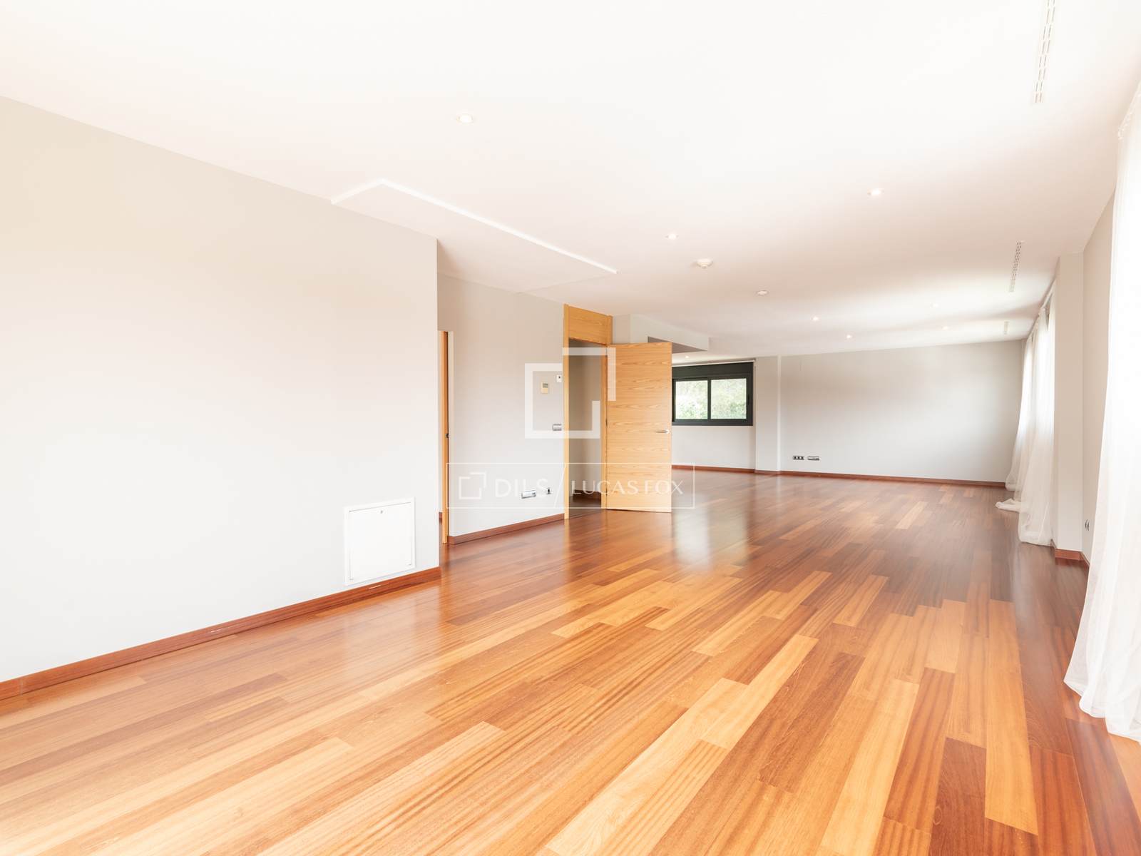 Villa in Bellaterra, Barcelona, Spain 6 bedrooms, 620 sq.m. No. 150861
