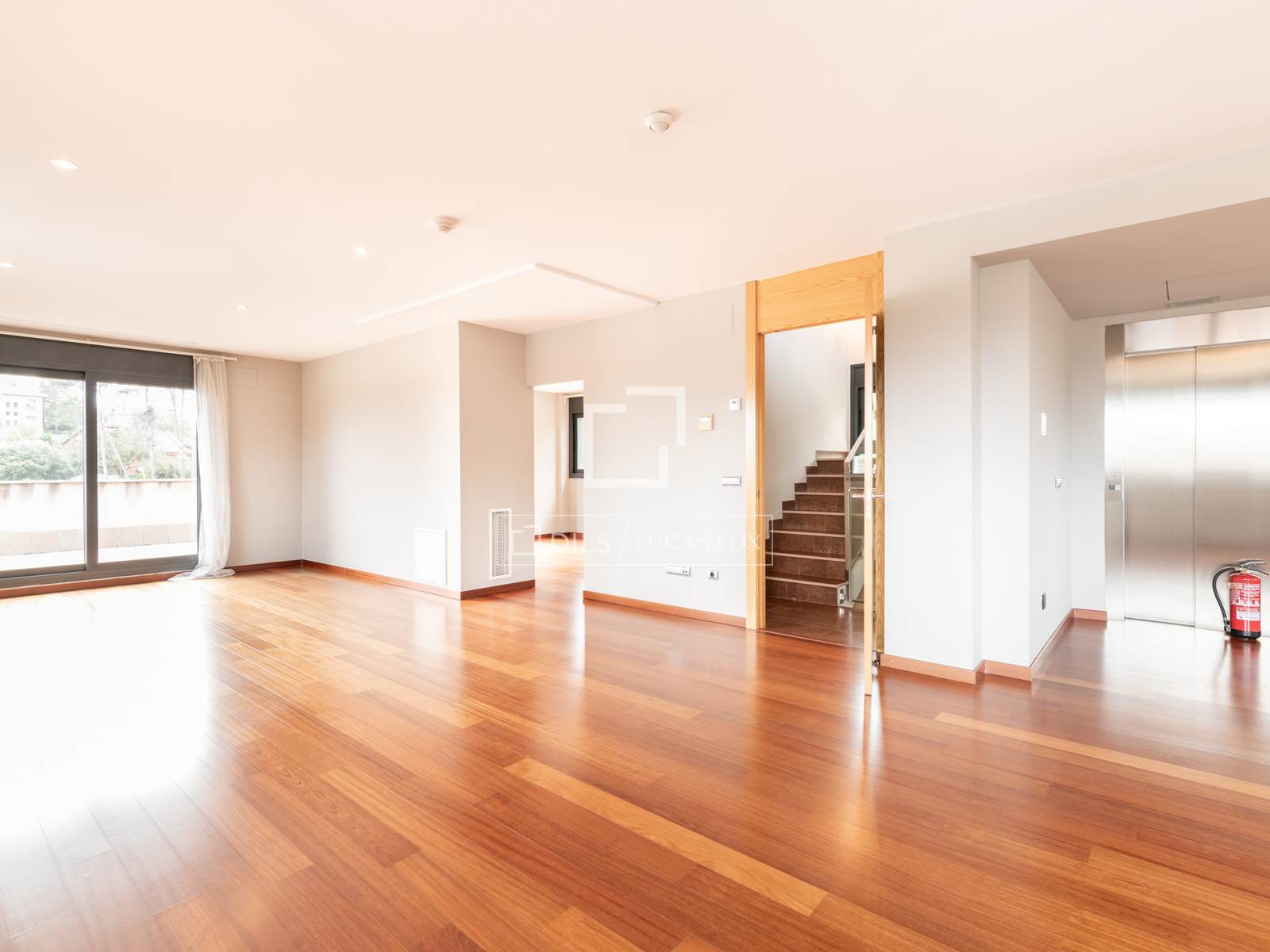 Villa in Bellaterra, Barcelona, Spain 6 bedrooms, 620 sq.m. No. 150861