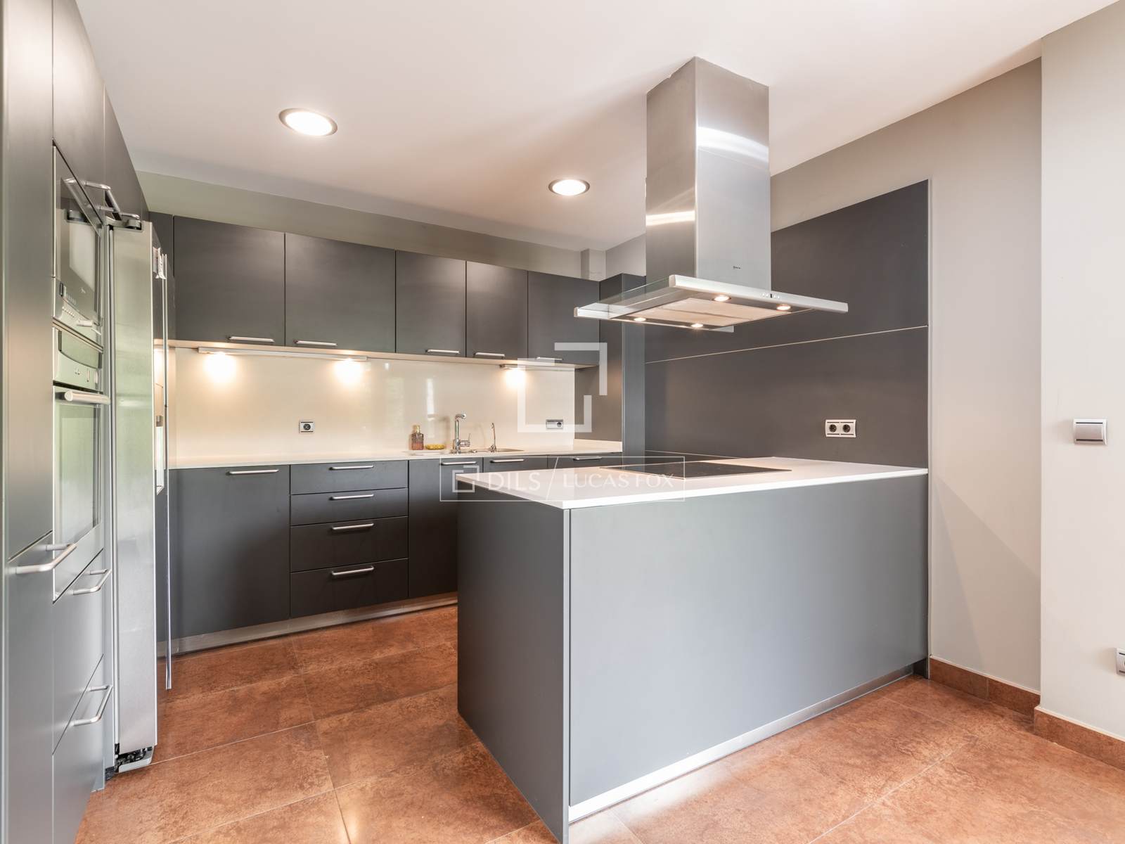 Villa in Bellaterra, Barcelona, Spain 6 bedrooms, 620 sq.m. No. 150861