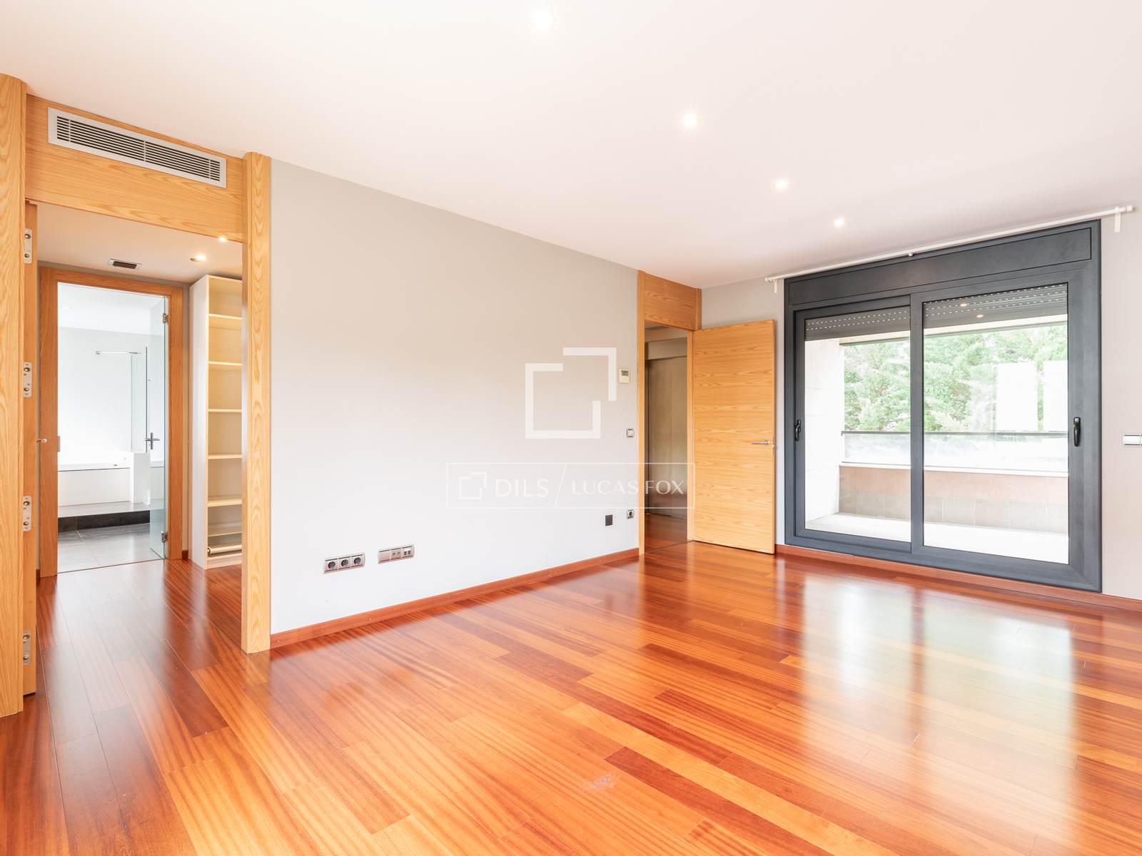 Villa in Bellaterra, Barcelona, Spain 6 bedrooms, 620 sq.m. No. 150861